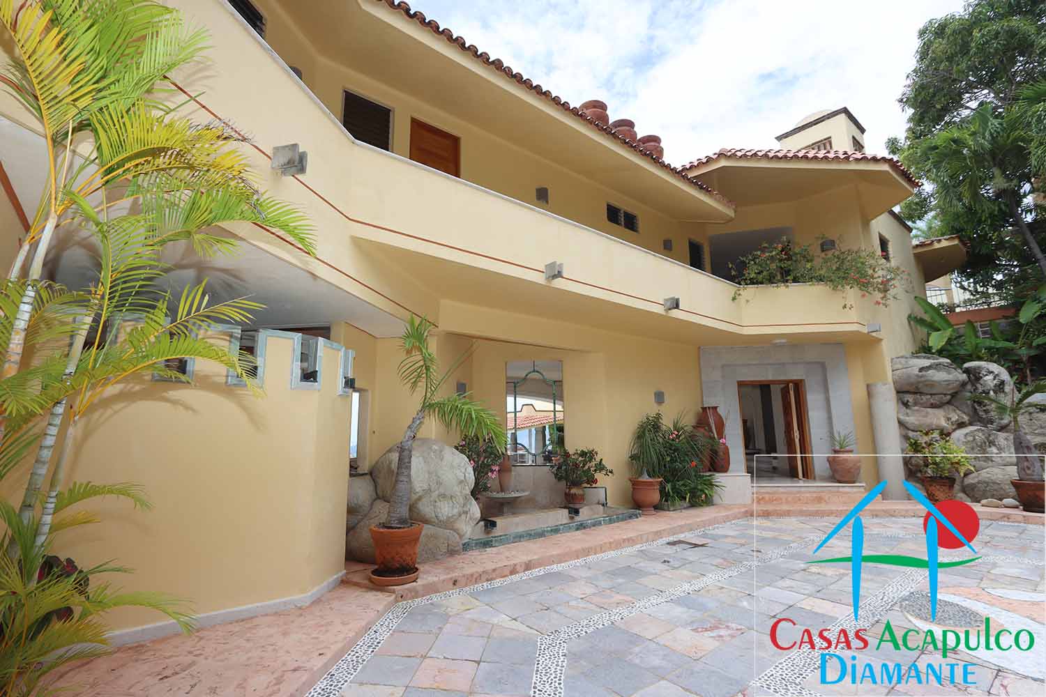 Casa Mari - Patio de recepción 1